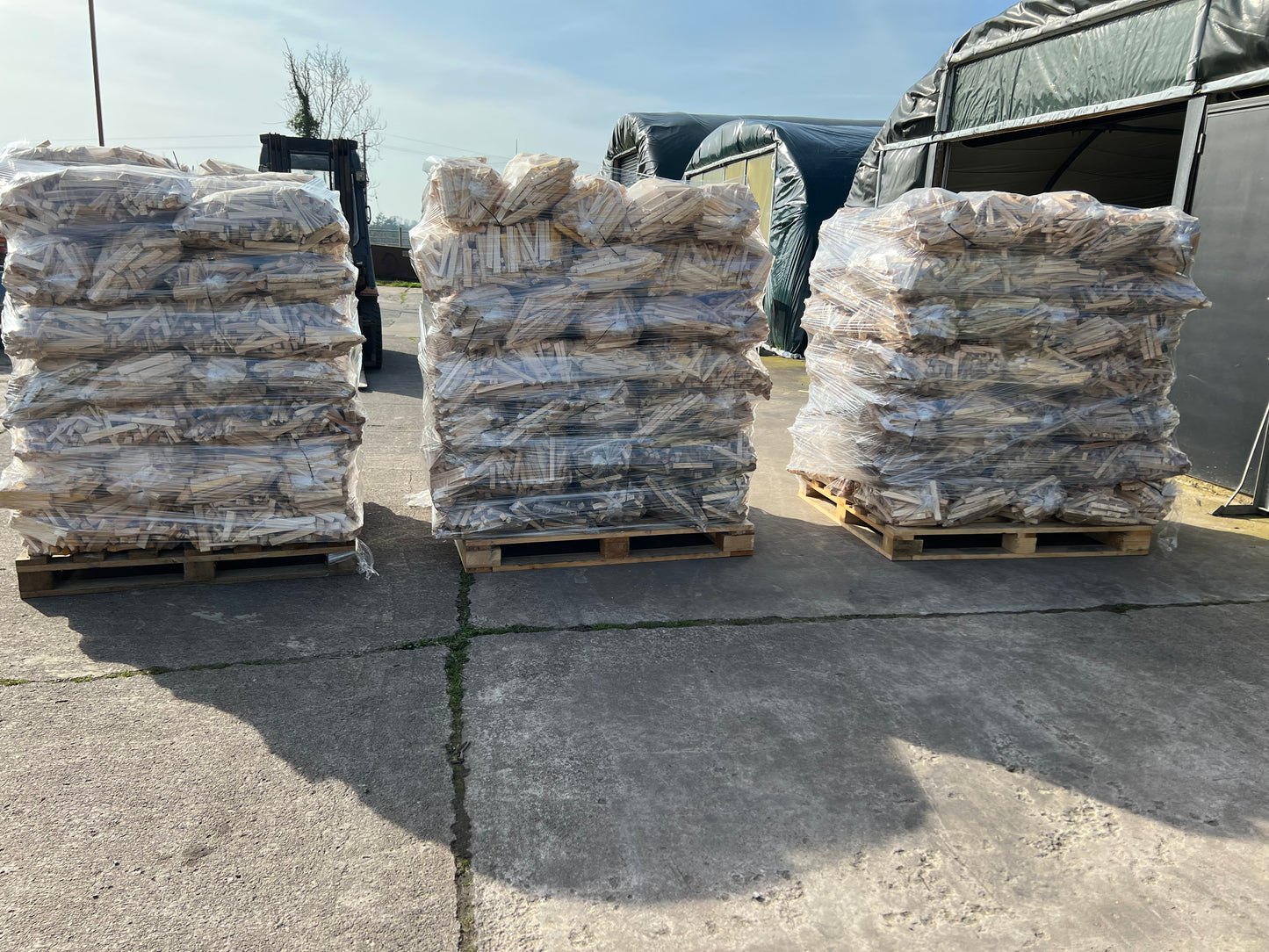 70 bags of Kiln Dried Kindling ā Trading Packs