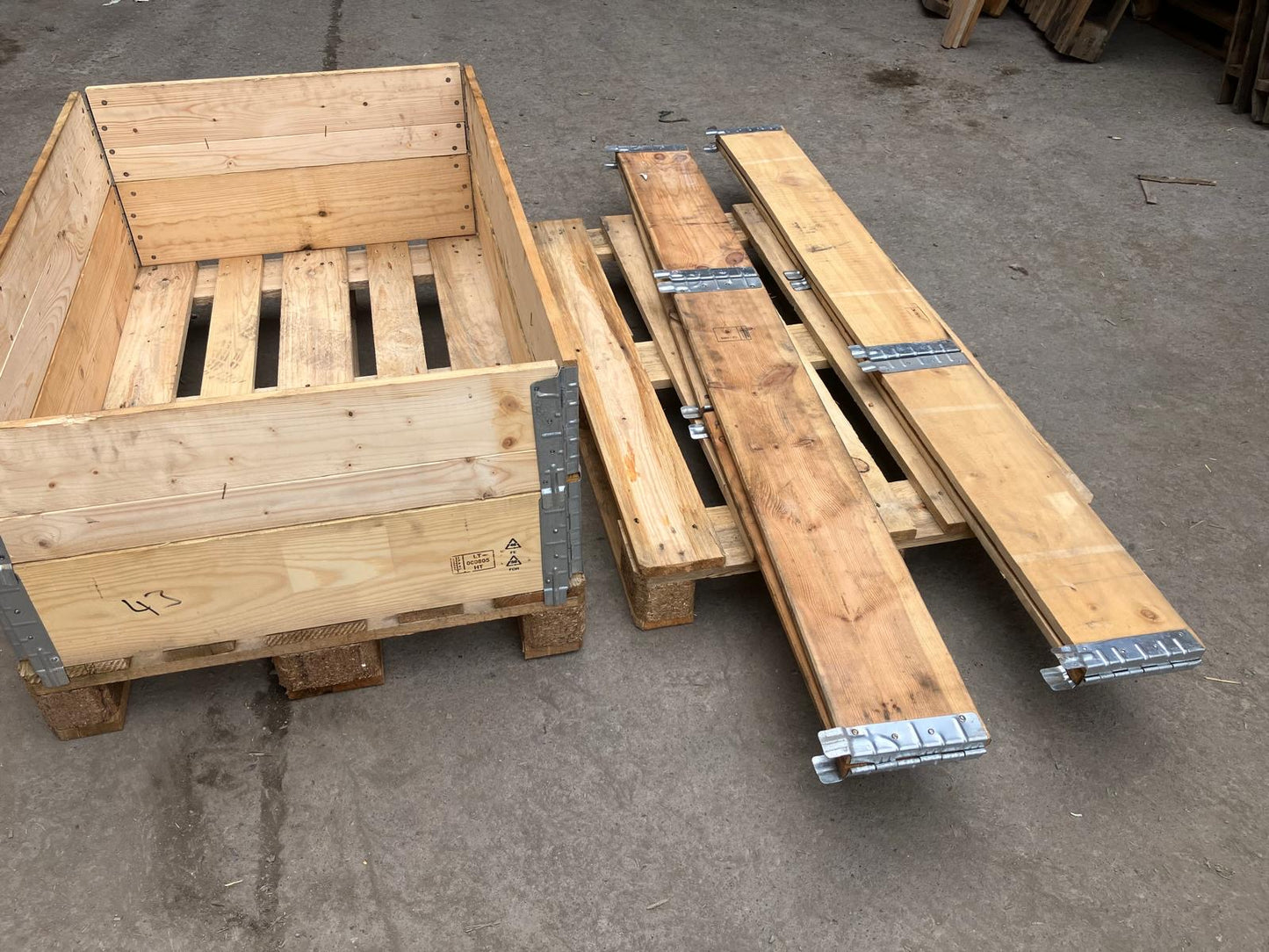 Pallet collers