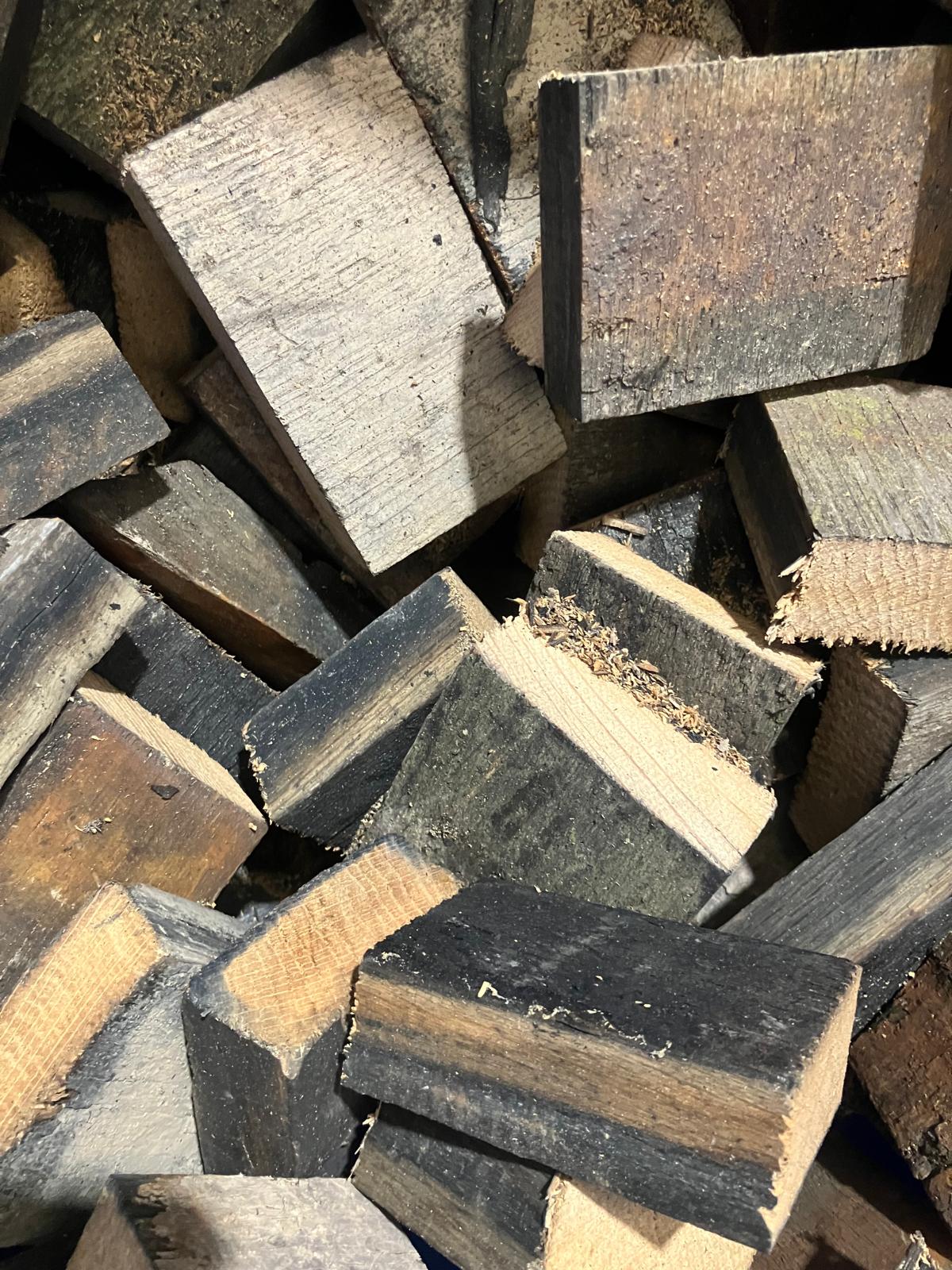 Whiskey barrel oak smoking chunks